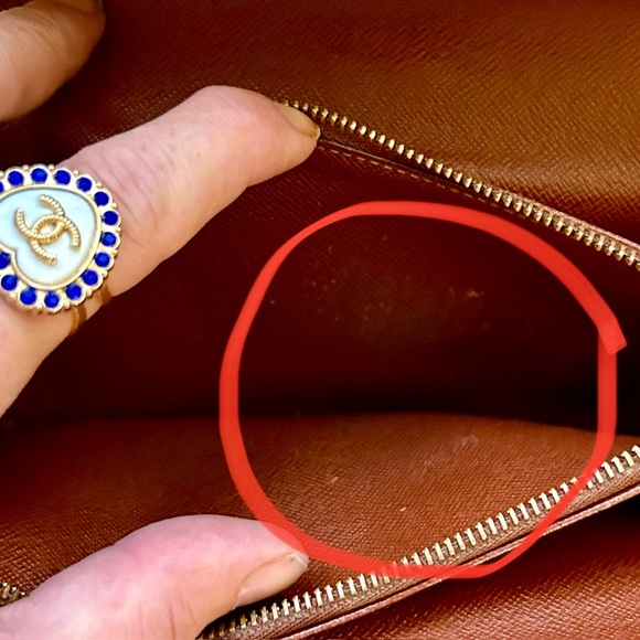 The Classic Louis Vuitton Monogram Sarah Wallet… will fit your iPhone 14Pro!! - Picture 8 of 10